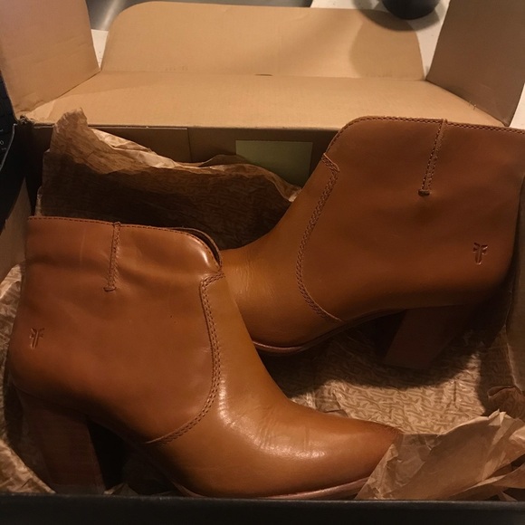Frye Classic Jennifer Pointed Toe Ankle Bootie - Picture 14 of 15